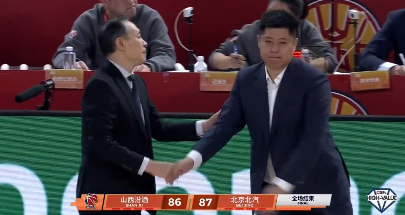 kaiyun开云体育官网-看了翟晓川双腿缠满绷带的照片，才知道，山西队为什么成不了豪门