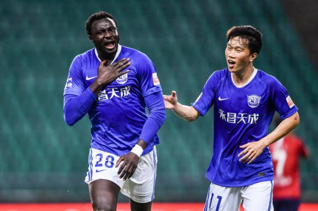 开云-泰山不要的35岁空霸2分钟造乌龙+头槌 助沧州复仇